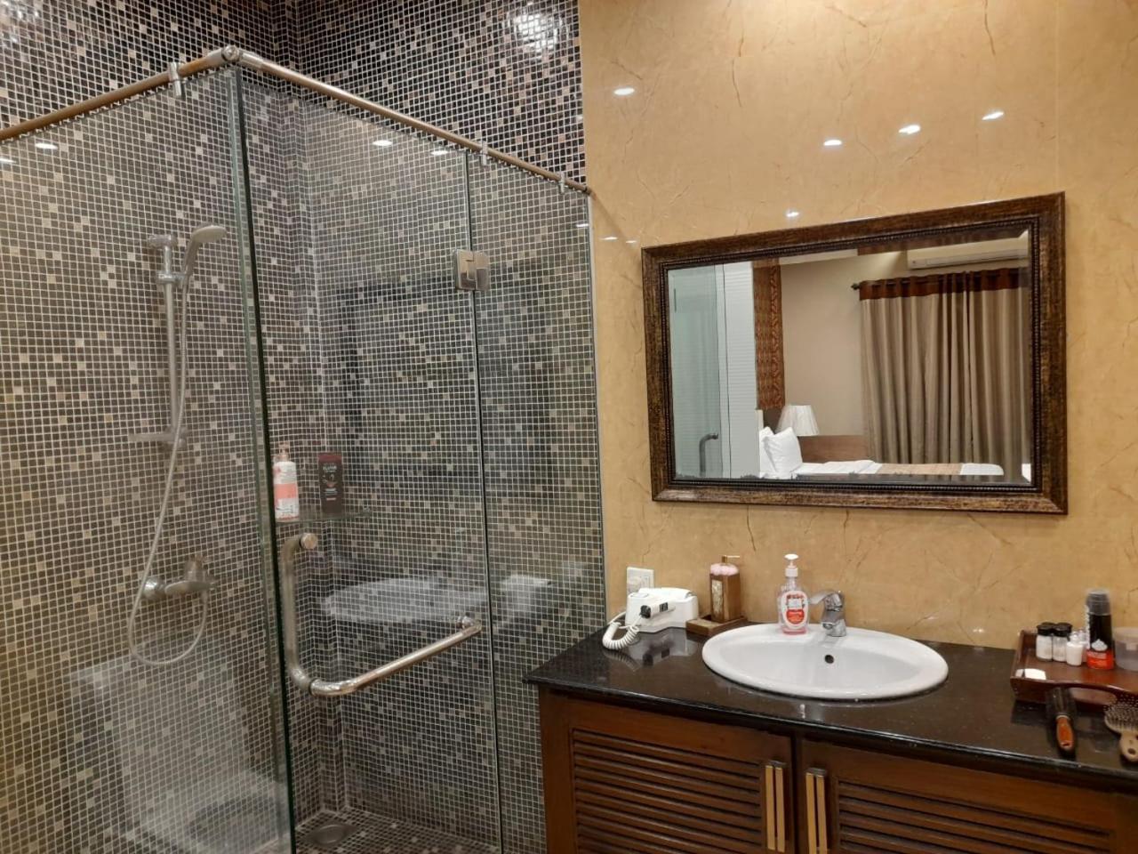 Grand Regent Hotel And Suites ファイサラーバード エクステリア 写真